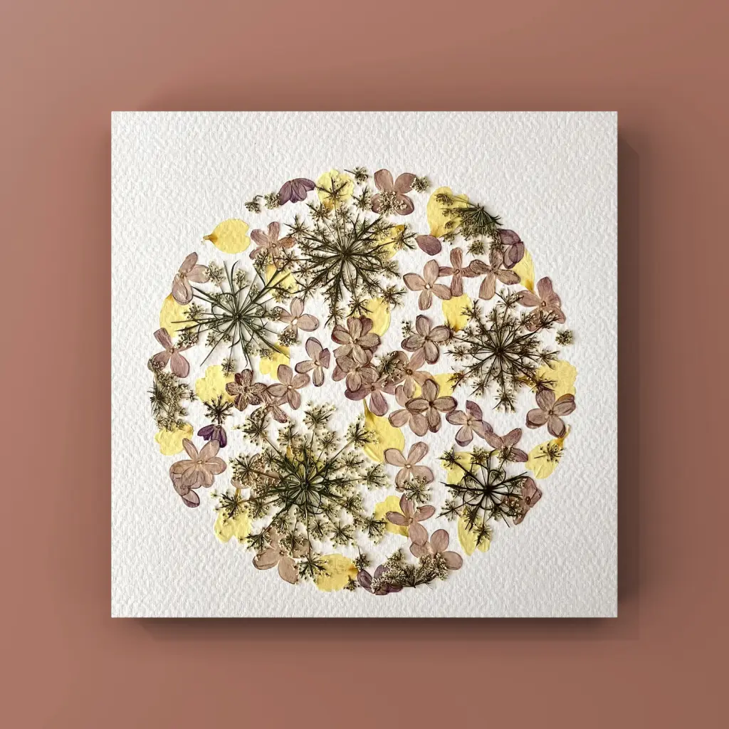 Herbier encadré fait main - fleurs pressées naturelles - Modèle Sphère florale - Herbier 1008