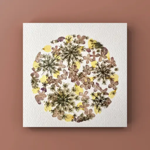 [Herbier 1008] Herbier encadré fait main - fleurs pressées naturelles - Modèle Sphère florale - Herbier 1008